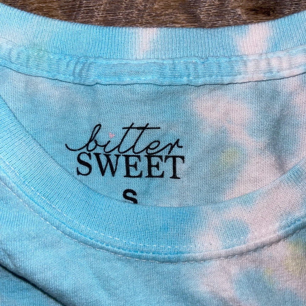 Women’s Biter Sweet Shirt Size Small